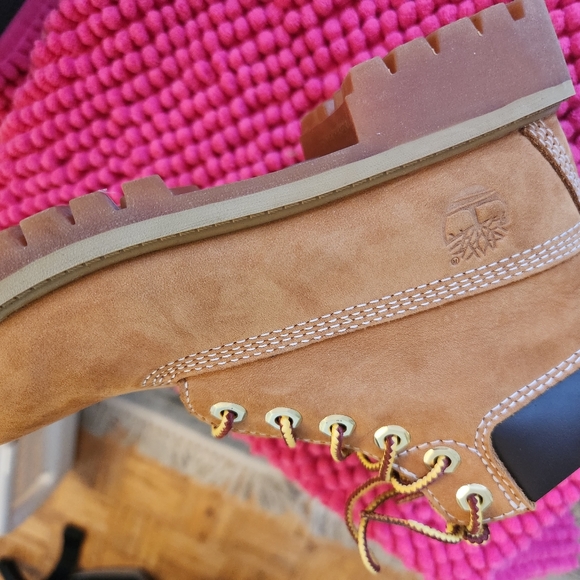 Brand new unisex Timberland boots kids size 13 - Picture 2 of 4